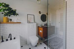 Ванная комната в Duży, piękny dwupoziomowy apartament 10 min od serca Gdańska