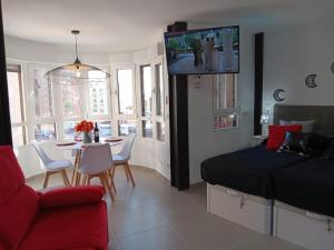 a living room with a bed and a dining room at COBLANCA 5-STUDIO EXCLUSIVO in Benidorm
