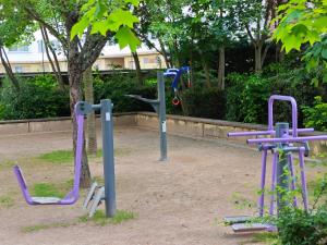 a group of playground equipment in a park at Au jardin suspendu in Vanves