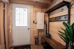 Gallery image of Columba - New Lofted Kabin in Fenelon Falls +6 photos