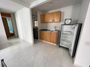 Kuchyň nebo kuchyňský kout v ubytování Apartamento amoblado