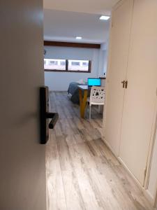 Departamento 3 Paris - Edificio VILAUT by INMOVE Temporarios的厨房或小厨房