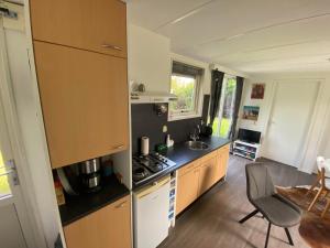 O bucătărie sau chicinetă la Puur Drenthe