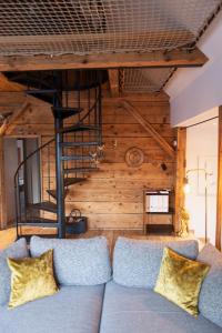 Istumisnurk majutusasutuses Premium Eco Chalet 1888