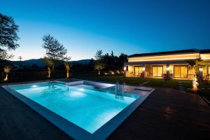Sundlaugin á Theros Serenity Suites eða í nágrenninu