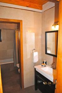 Vonios kambarys apgyvendinimo įstaigoje Cabañas Auquinco Las Vegas