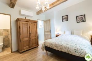 Letto o letti in una camera di Maison d'hôtes "La Clef des Champs" Piscine Ortance