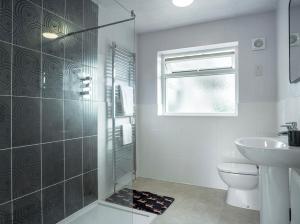 Koupelna v ubytování CartrefNumber64 - dog-friendly bungalow, 2 reception rooms + 20 fotografií