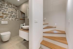 BAY BREEZE Holiday house in Piran的一间浴室