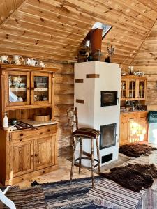 Kuchyň nebo kuchyňský kout v ubytování Tagavälja talu Cottage and Sauna on a farm B&B, rural experience