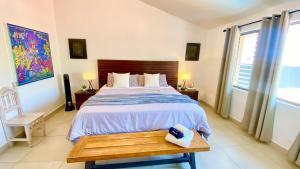 Ένα ή περισσότερα κρεβάτια σε δωμάτιο στο San Antonio Villas