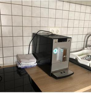 a small appliance on a counter in a kitchen at Siegen Zentral - S von eine bis zum mehrere Schlafplätze nach Wall in Siegen
