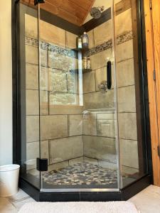 Koupelna v ubytování Cozy Cove Inn + 55 fotografií