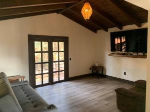Posezení v ubytování Cabaña de lujo en Fraccionamiento Residencial