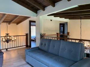Posezení v ubytování Cabaña de lujo en Fraccionamiento Residencial
