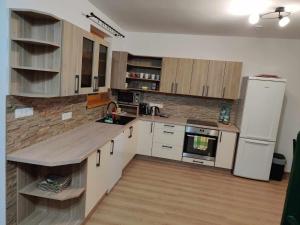 Kuchyň nebo kuchyňský kout v ubytování Ubytovanie Pod Rotundou