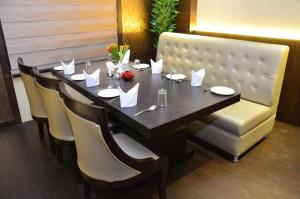 Hotel Abhinandan的休息区