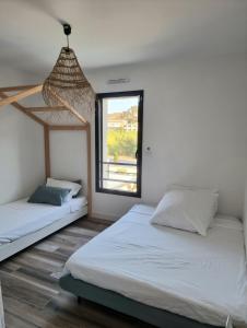 Tempat tidur dalam kamar di Maison moderne Côte Bleue, Proche mer