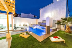 a house with a swimming pool in the yard at Casa de las Sirenas, Las Conchas, Private Pool in Puerto Peñasco