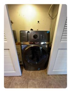 Imagem da galeria de The Cool Cactus Condo with Pool and Jacuzzi em Tempe
