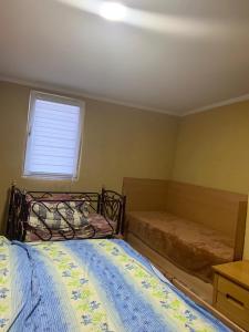 a bedroom with two beds and a window at Apartmani Niki Sokobanja in Soko Banja
