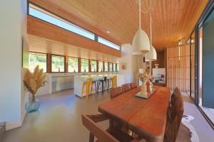 Εστιατόριο ή άλλο μέρος για φαγητό στο Spectaculaire villa d'architecte avec piscine à 2km des plages