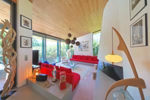 Χώρος καθιστικού στο Spectaculaire villa d'architecte avec piscine à 2km des plages
