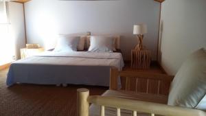 Postel nebo postele na pokoji v ubytování Charmante Maison de Campagne Proche de Bergerac, Sites de Dordogne, Randonnées