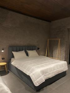 Katil atau katil-katil dalam bilik di Art House Kruje Camping