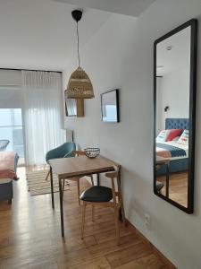Postel nebo postele na pokoji v ubytování Magda Aparthotel Anchoria Mechelinki