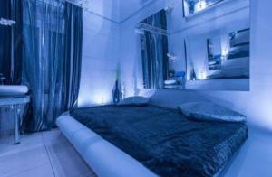 Łóżko lub łóżka w pokoju w obiekcie Stundenzimmer für Paare