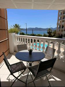 Балкон или терраса в Cannes appartement vue mer , piscine