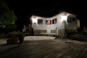 Το κτήριο όπου στεγάζεται  η παραθεριστική κατοικία