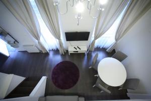 Televízia a/alebo spoločenská miestnosť v ubytovaní Chain Bridge Apartment