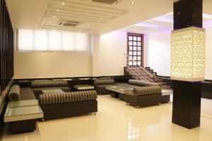 Hotel Abhinandan的休息区