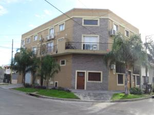a large apartment building on the corner of a street at Ana rent Ballester departamentos modernos luminosos, equipados para una hermosa estadia in Villa Ballester