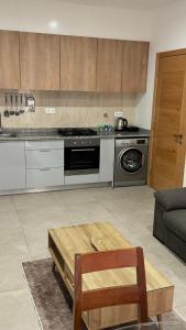 Η κουζίνα ή μικρή κουζίνα στο Apartamento moderno I - T1 - Cidade do Porto Novo - Ilha Santo Antão