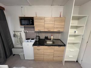 Dapur atau dapur kecil di Chatka Martin Máchovo jezero +1 gambar