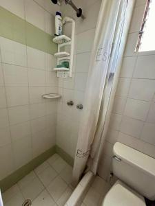 a bathroom with a shower with a toilet at El pinar, Dindalito in Bogotá