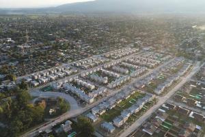 eine Luftansicht einer Stadt mit Häusern und Straßen in der Unterkunft La Casita de DaniMar in Yerba Buena