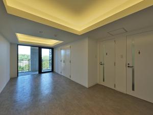 an empty room with a ceiling at Karry CONDO CHURAUMI in Motobu