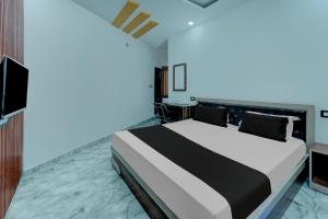 Ένα ή περισσότερα κρεβάτια σε δωμάτιο στο OYO Flagship Hotel Singh Residency
