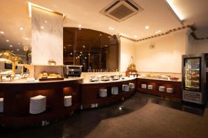 Kuchyň nebo kuchyňský kout v ubytování Hotel Majestic Saigon