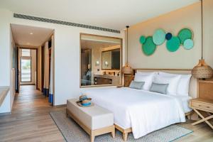 Säng eller sängar i ett rum på The Ocean Resort Quy Nhơn by Fusion - Villa 3 PN