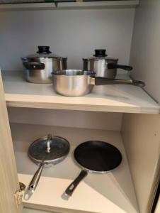 Resort Style 1-Bdrm Apt Downtown Doral的厨房或小厨房