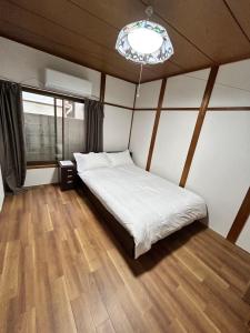 Cama o camas de una habitación en i Home Osaka ZEN NEST 一户建 16 fotos más