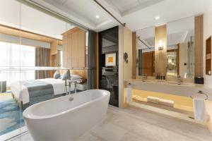Um banheiro em FLIPORT Hotel Xiamen Software Park