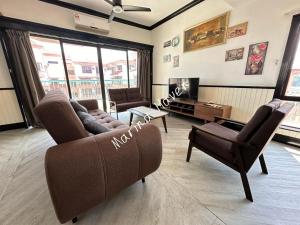 Μια τηλεόραση ή/και κέντρο ψυχαγωγίας στο Kota Kinabalu Marina Haven Condo