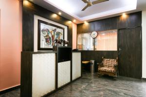 Lobby o reception area sa OYO Venkatesh Leela Hotel