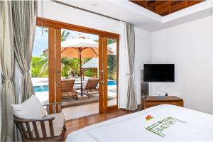 TV a/nebo společenská místnost v ubytování Hideaway Beach Resort & Spa